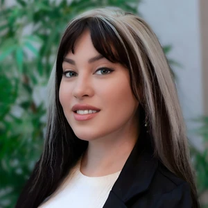 image of agent Sarah Wooley