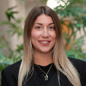 image of agent Stephanie DiClaudio